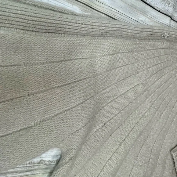 𝅺marc New York Andrew Marc fit is loose with a dolman sleeve and rhinestones - Picture 9 of 15